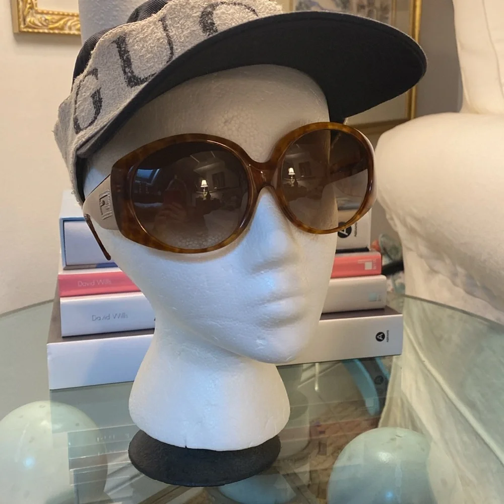Fendi sunglasses - Picture 5 of 15